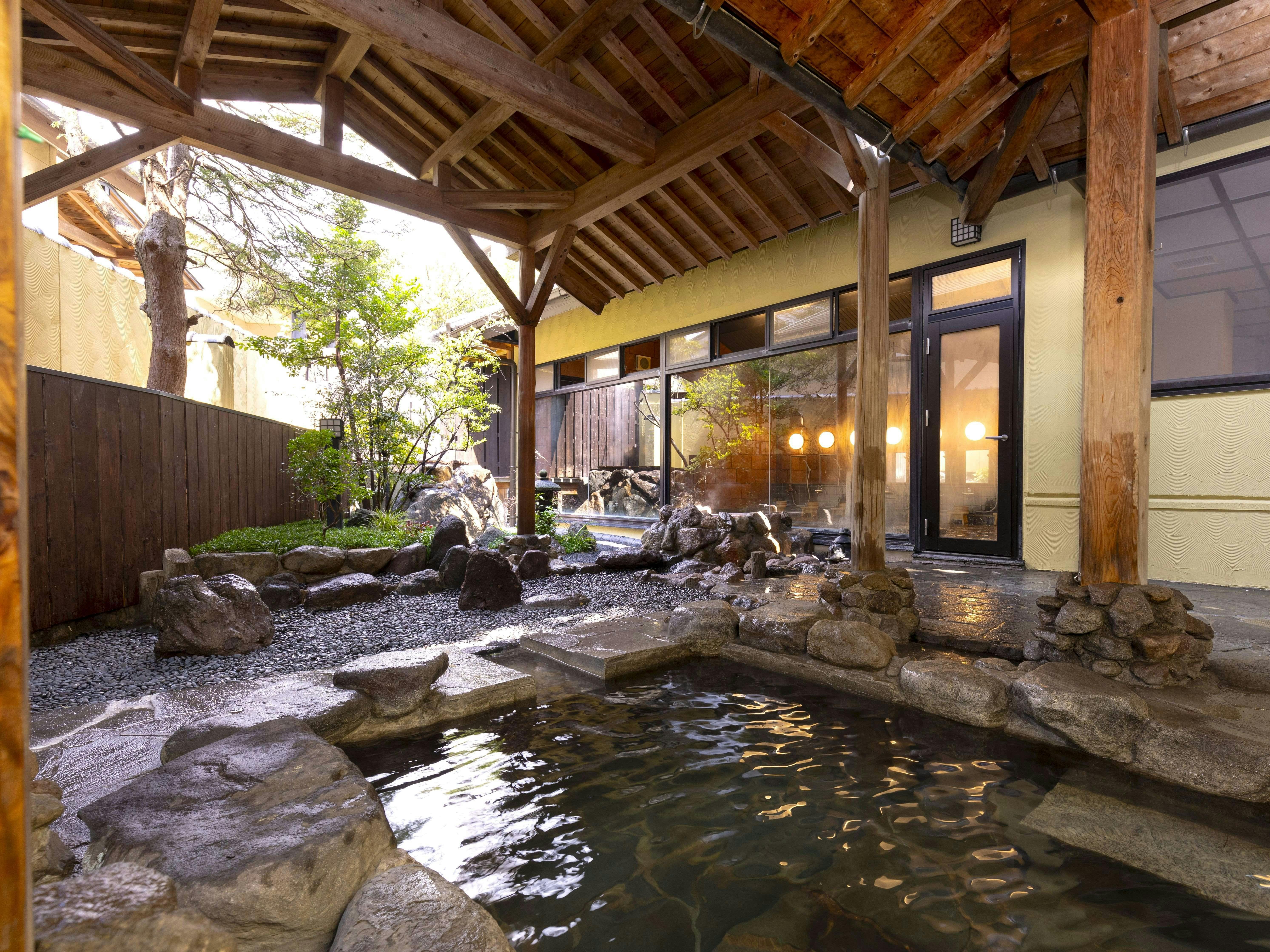 โรงอาบน้ำแยกชายหญิงที่ "ที่พัก Wa no Yado Mugetsu"