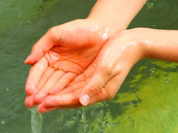 น้ำพุร้อนที่ไหลตรงจากแหล่งกำเนิด ดีต่อผิวพรรณ