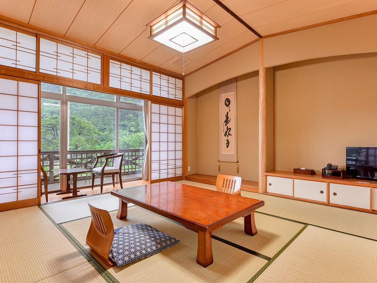 *【Contoh Kamar Gaya Jepang 8 Tatami Menghadap Gunung】