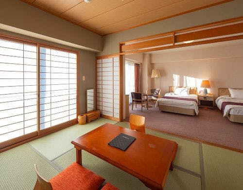 和洋室　　和室６畳と洋室のお部屋