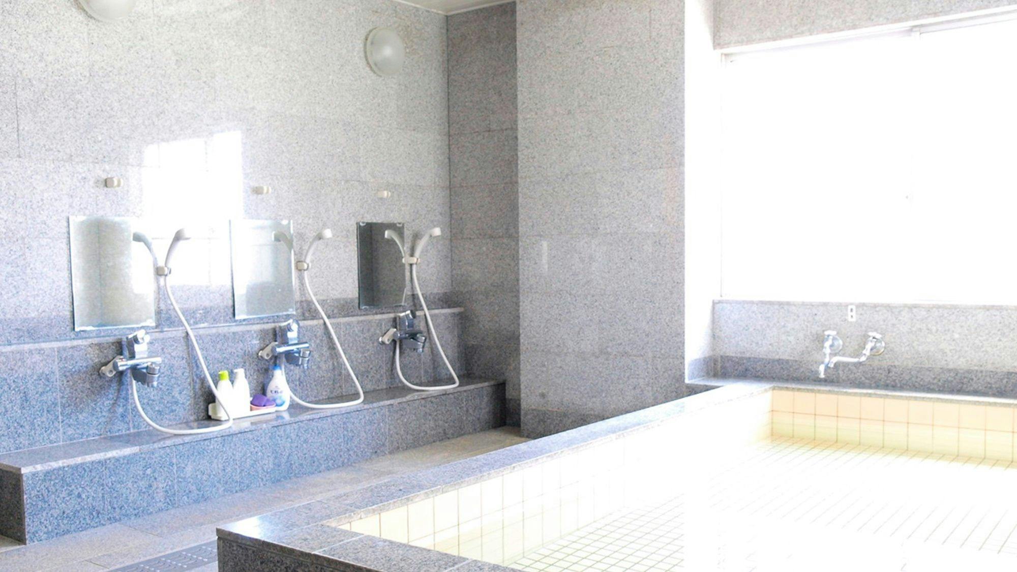 *【ห้องอาบน้ำรวม: ชาย】