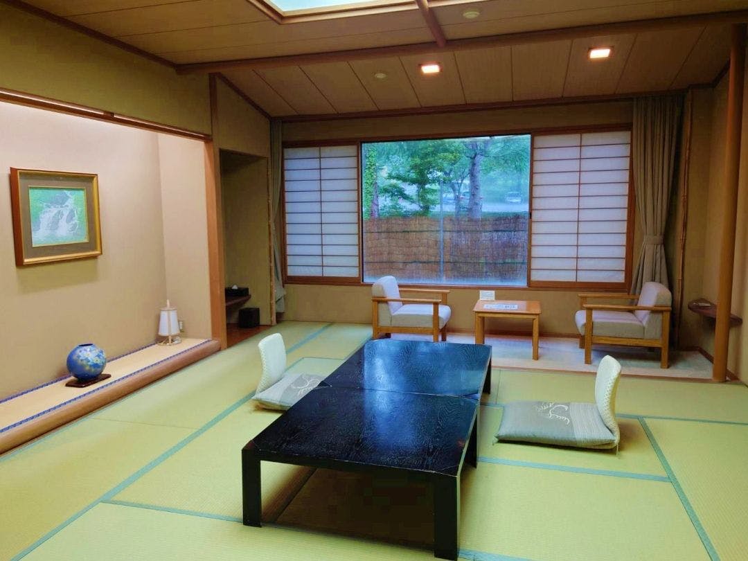 【ห้องอาบน้ำร้อน】ห้องสไตล์ญี่ปุ่นขนาด 10 เสื่อทาทามิ