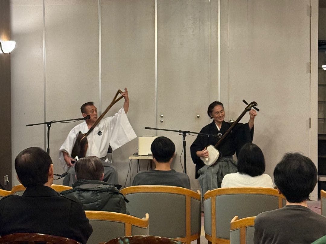 การร่วมมือระหว่างซึการุชามิเซ็งและชามิเซ็งพลั่ว