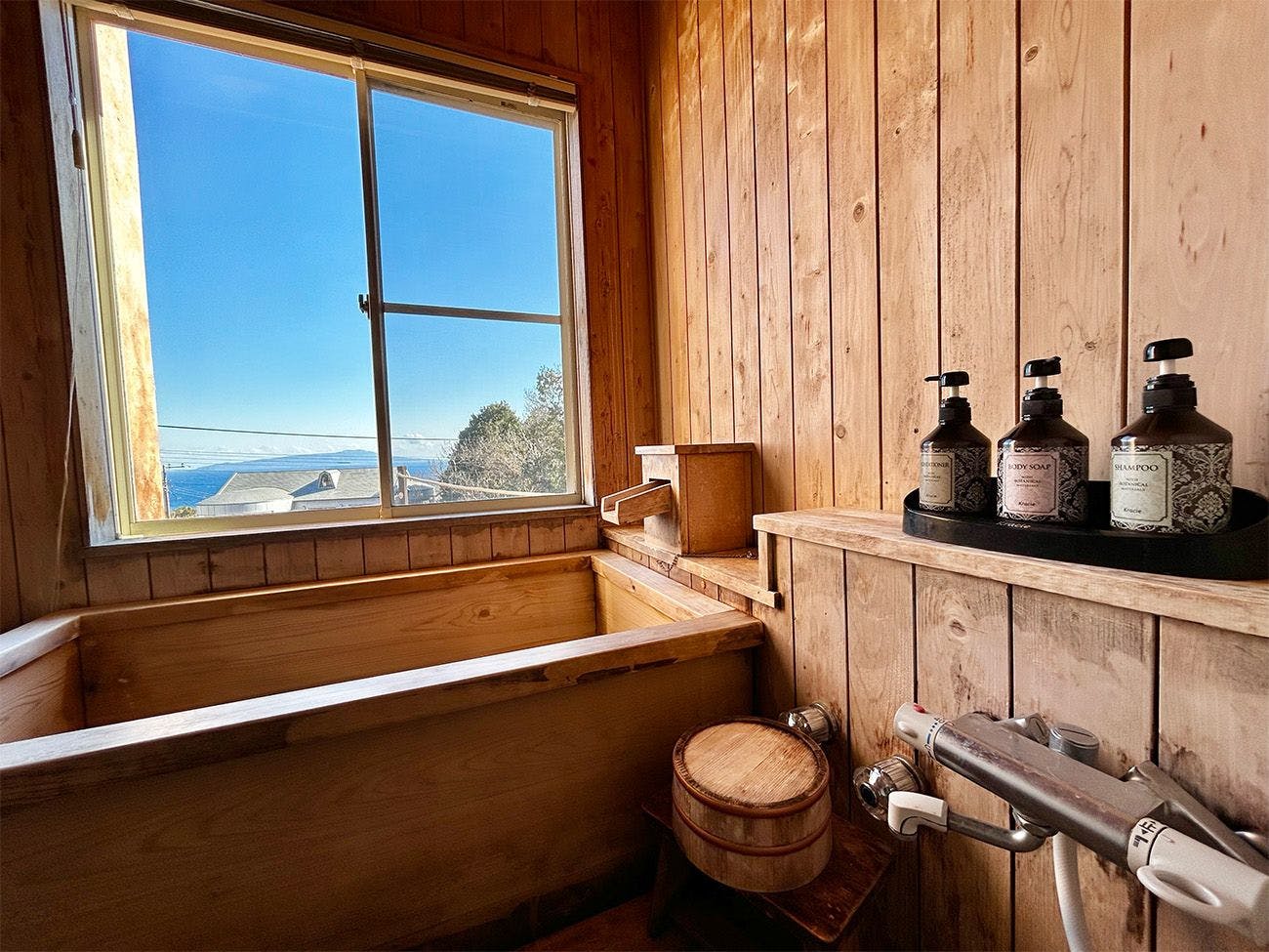 ห้องพักหมายเลข 1 พร้อมอ่างอาบน้ำ