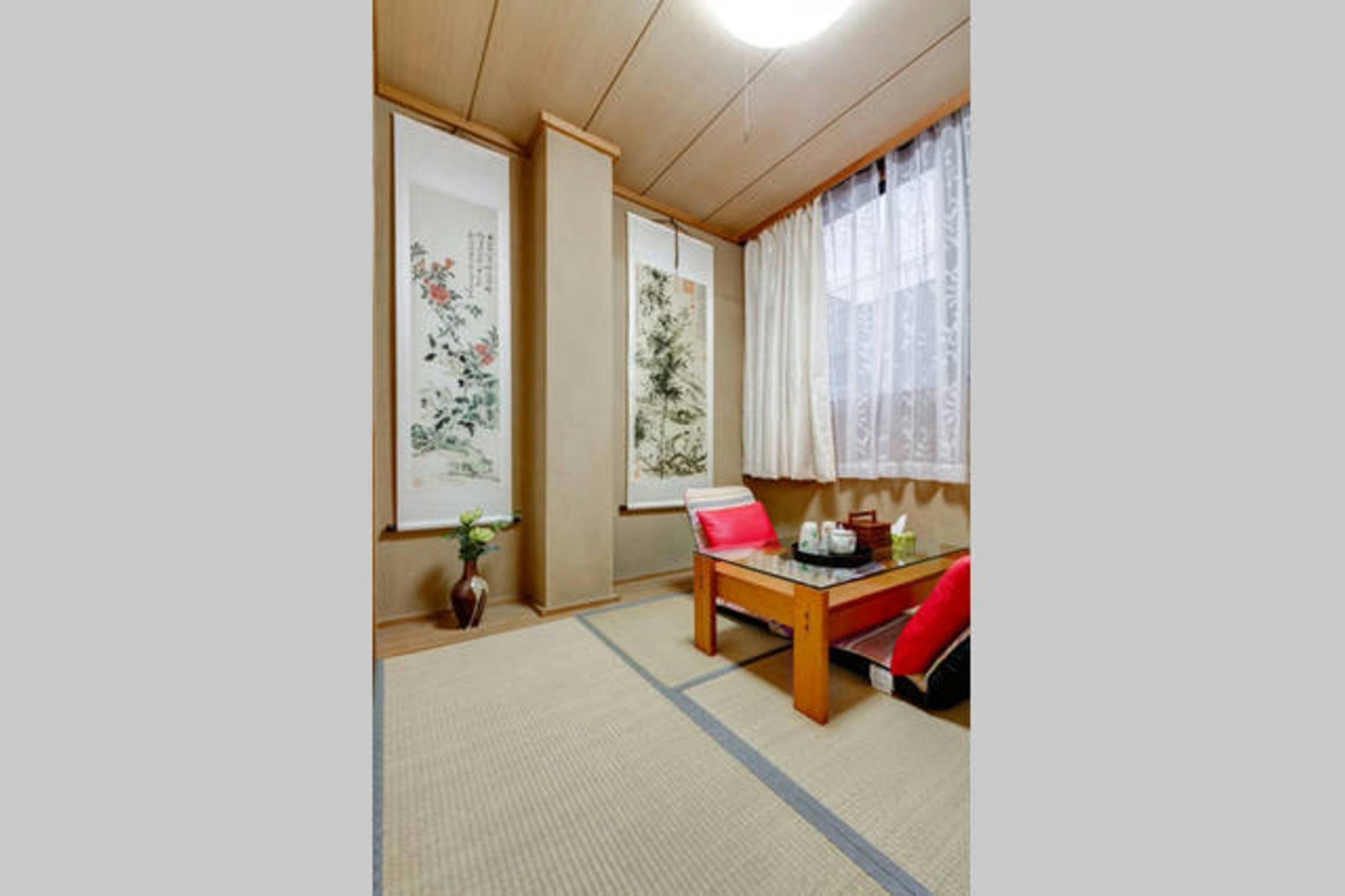Nakayama Guest House (Osaka)