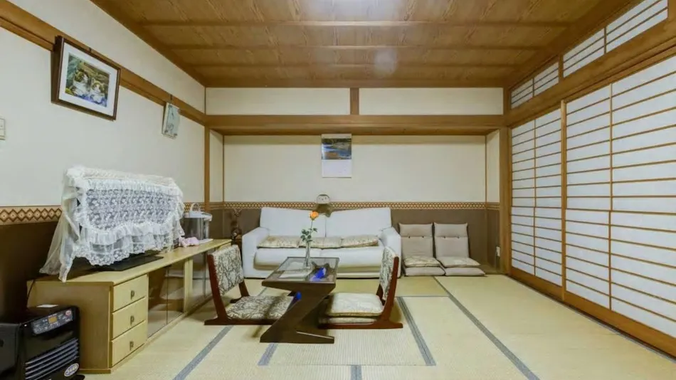 Nakayama Guest House (Osaka)