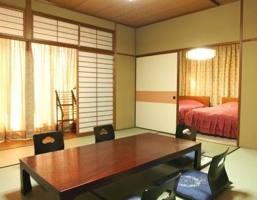 和室10畳＋洋室(ベッド付)