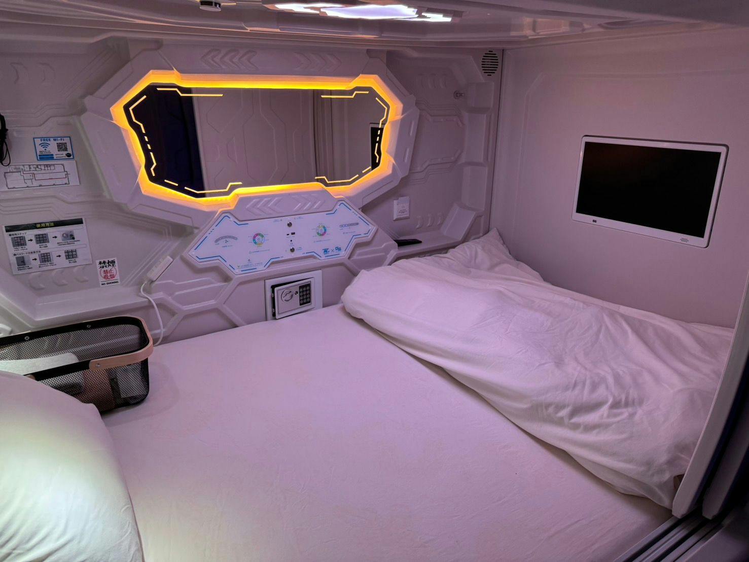 HOTEL GALAXY POD