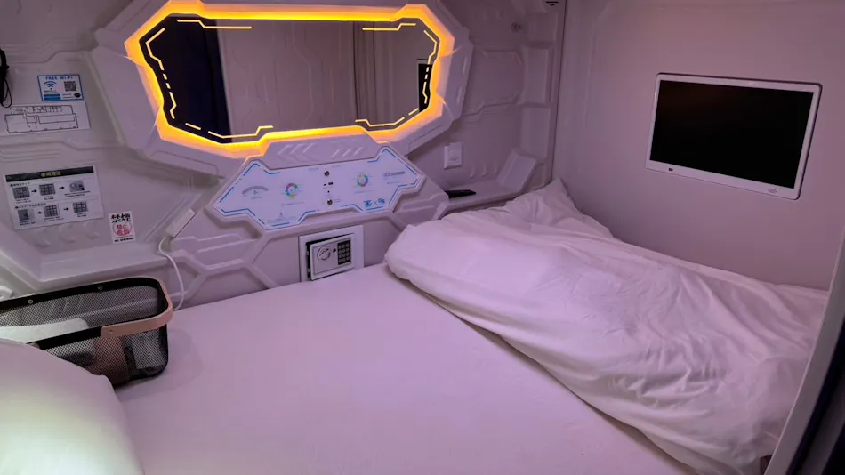 HOTEL GALAXY POD