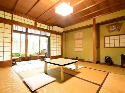 Kamar bergaya Jepang 8-10 tatami (contoh).
