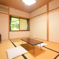 Kamar bergaya Jepang 6 tatami (contoh).