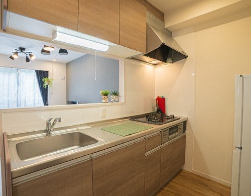 調理器具・食器完備のキッチン