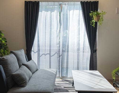 光が差し込むリビング