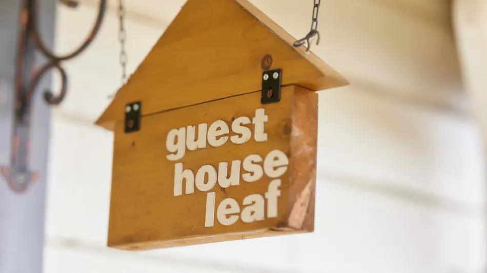 Guest House Leaf