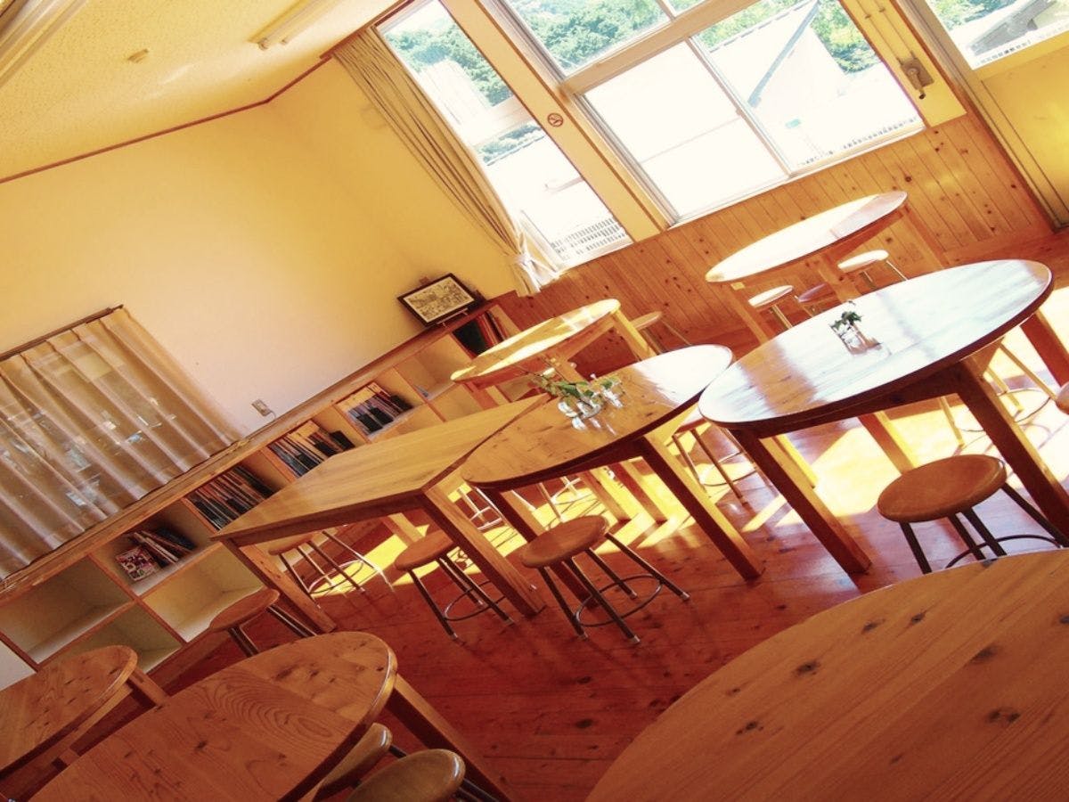 *【โรงอาหาร】กระดิ่งที่ทางเข้าเป็นของเมื่อ 60 ปีที่แล้ว!