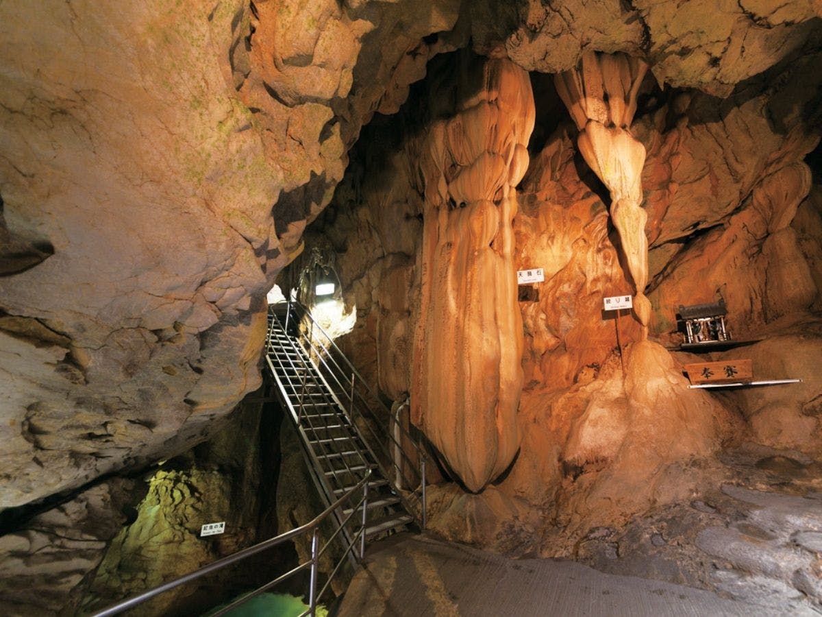 หนึ่งในสามถ้ำหินปูนที่สำคัญของญี่ปุ่น 'Ryugado'