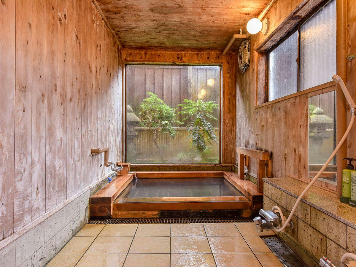 Iwaseyumoto Onsen Hinoki Bath Inn Bunke
