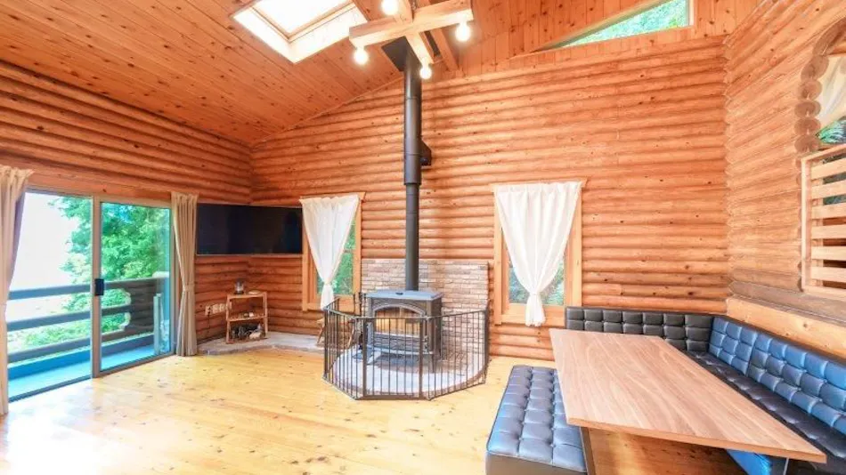 The Villas Atami Log Cottage