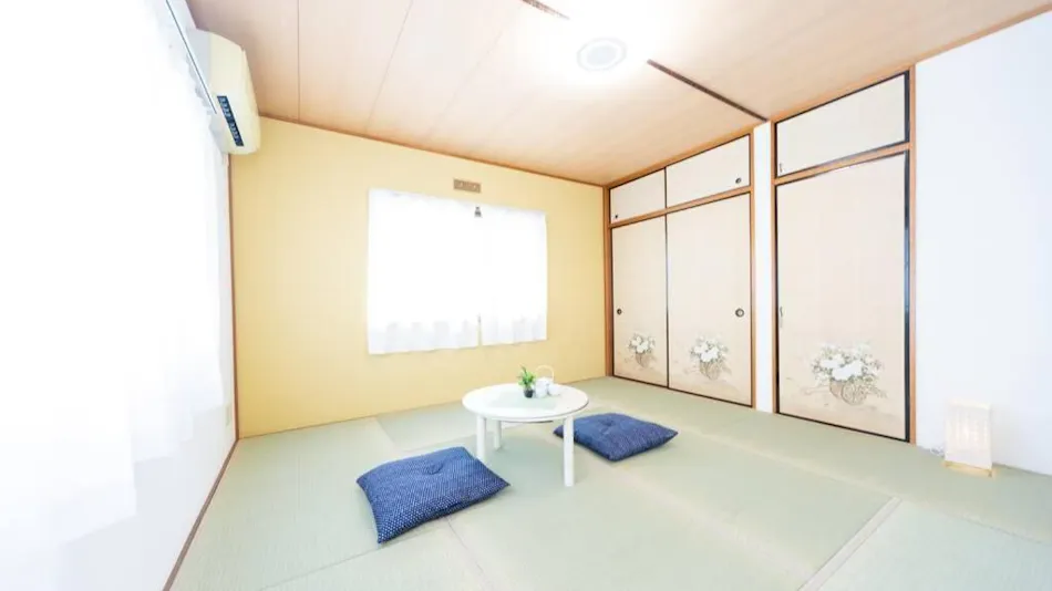 Shiga Lakeside House in Hamabun