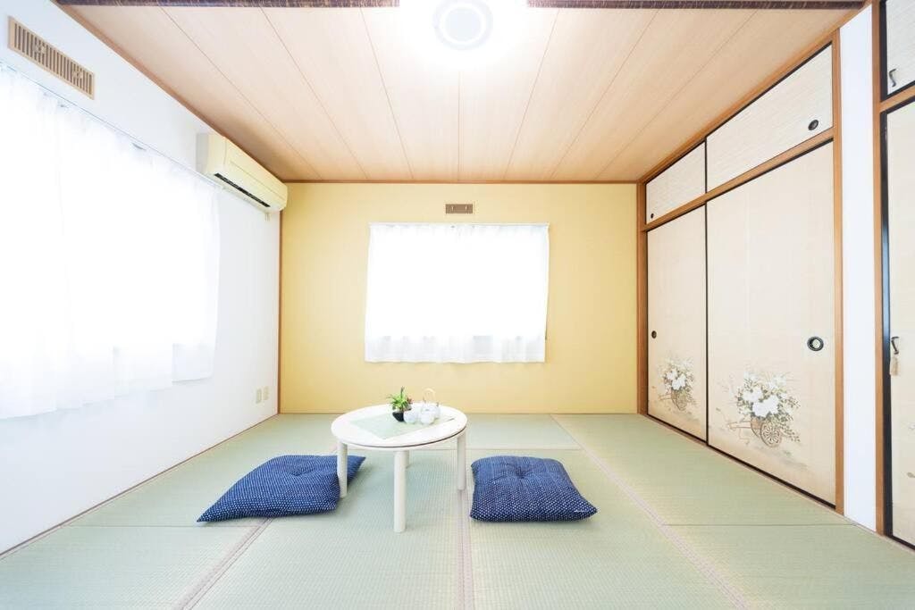 Shiga Lakeside House in Hamabun