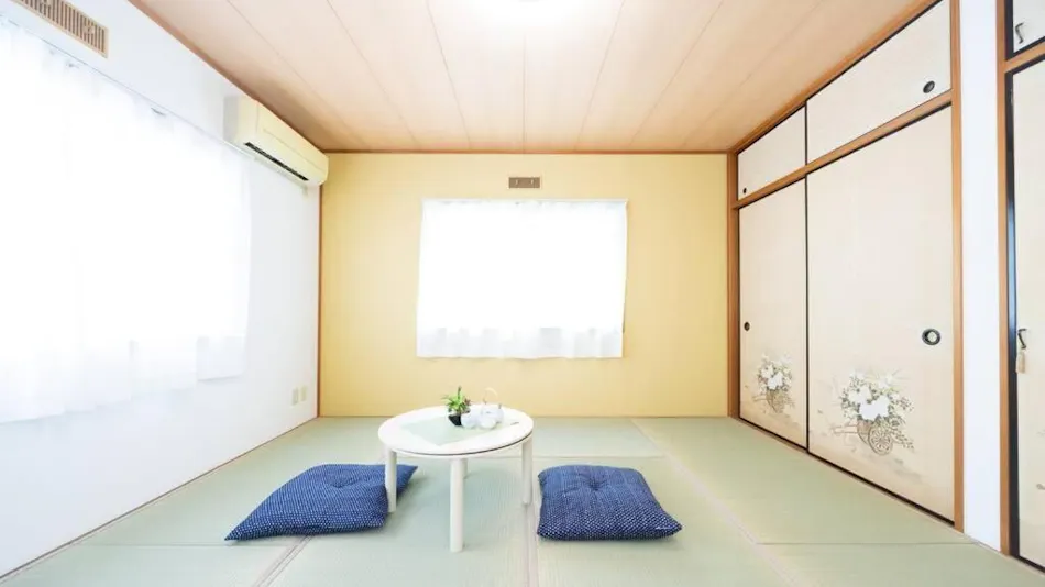 Shiga Lakeside House in Hamabun