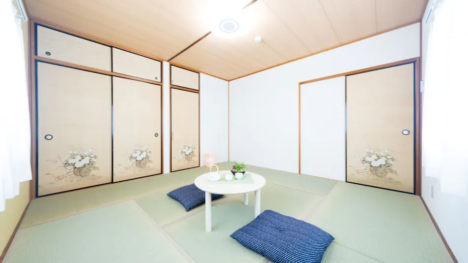 Shiga Lakeside House in Hamabun