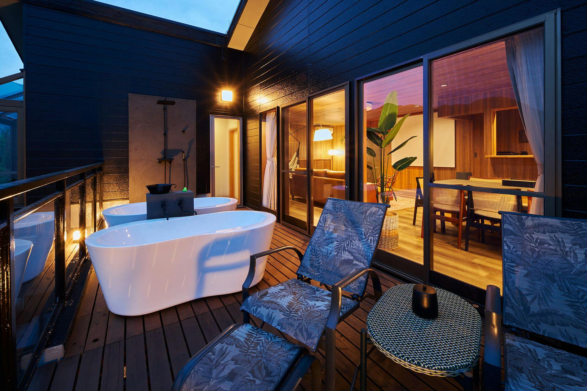 เพลิดเพลินกับช่วงเวลาแห่งการผ่อนคลายพร้อมชมวิวกลางคืนของอิซุฝั่งตะวันออก