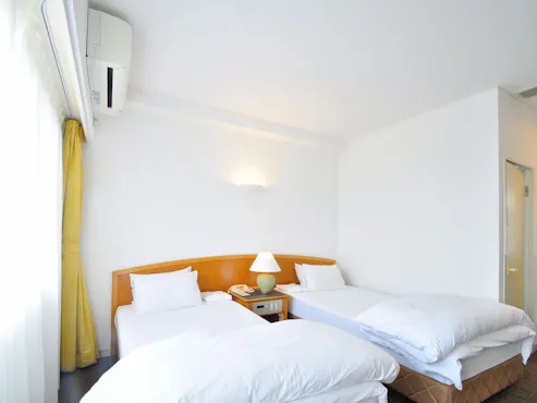 Kamar Twin Gaya Barat di Lantai Atas