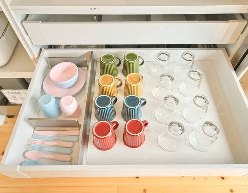 キッチン備品：コップ類、お子様用食器