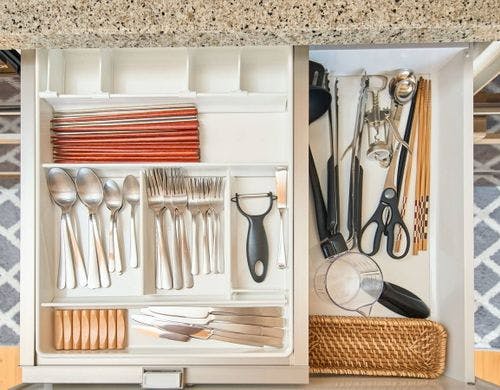 キッチン備品：カトラリー・調理器具等