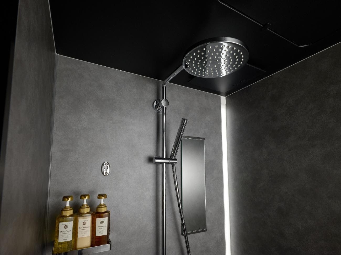 레인 샤워가 설치되어 있습니다