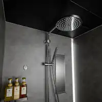 레인 샤워가 설치되어 있습니다