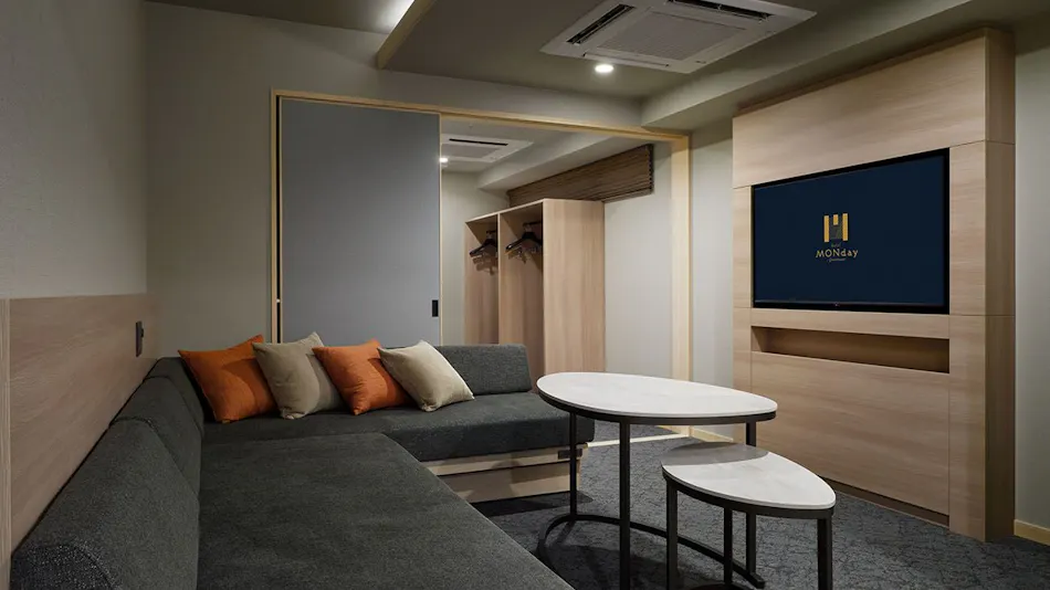 Premium Apart MONday Kyoto Gojo