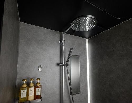 レインシャワーを備えております