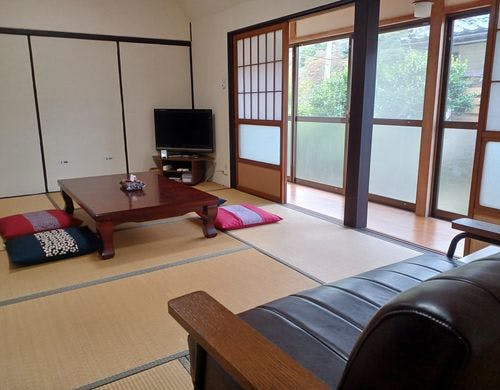 寝室・ダブルマットレス２台（４人）