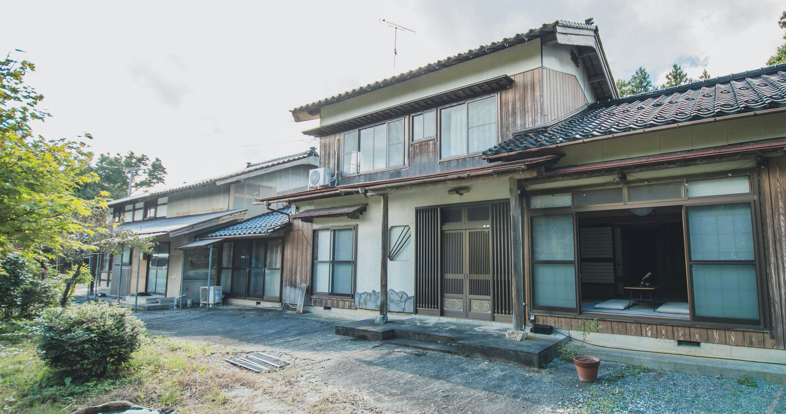AKIYATO Active Art Hotel