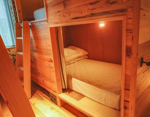 （2段ベッド×4）<BR>お子様の受け入れ不可