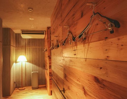 ベッドと同じ数のハンガーをご用意