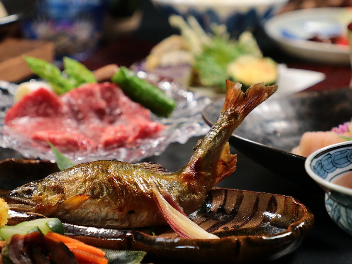 【อาหาร】 ภาพตัวอย่างมื้อเย็น