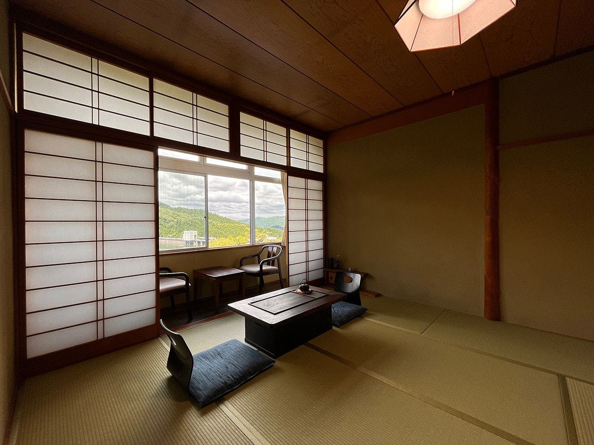 Lakeside Accommodation Overlooking Mikawa Lake - Mikawaji