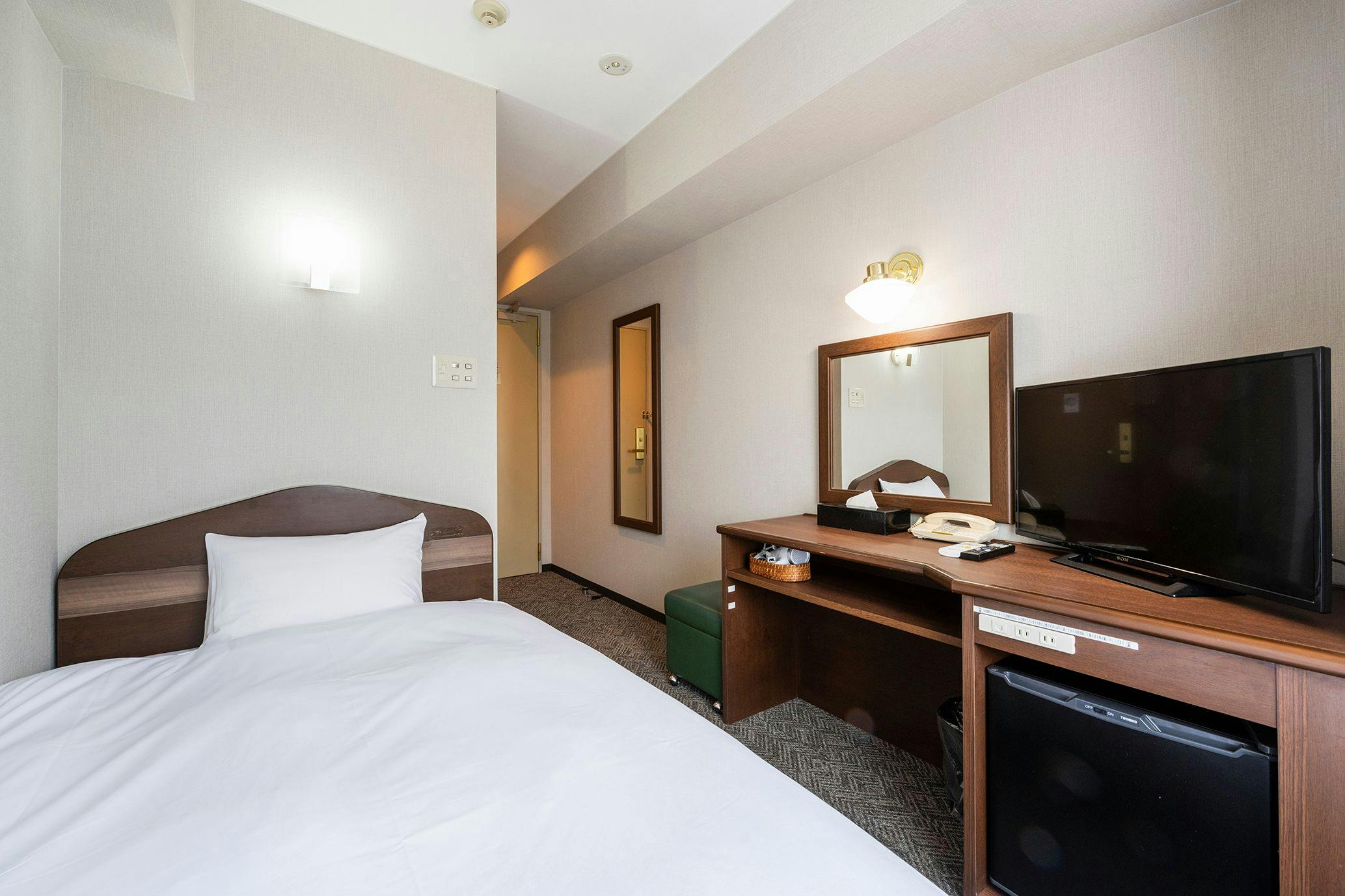 ห้องพักเดี่ยว (เตียง Simmons / ปลอดบุหรี่)