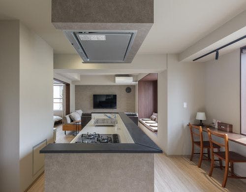 オープンキッチンとカウンターテーブル