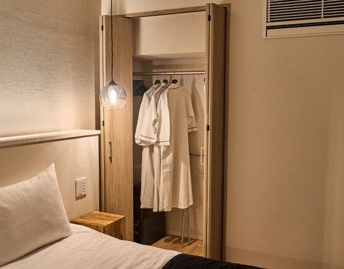 入浴後には、ガウン（バスローブ）を