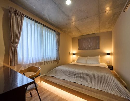 夜は間接照明でお洒落にライトアップ