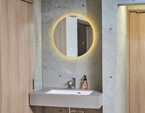 玄関付近にも洗面台を備えています