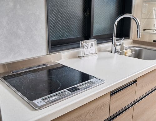 キッチンは２口のIHコンロ