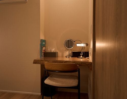 各寝室にはデスクあり