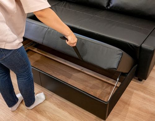 設置は簡単♪ソファの下から引き出すだけ