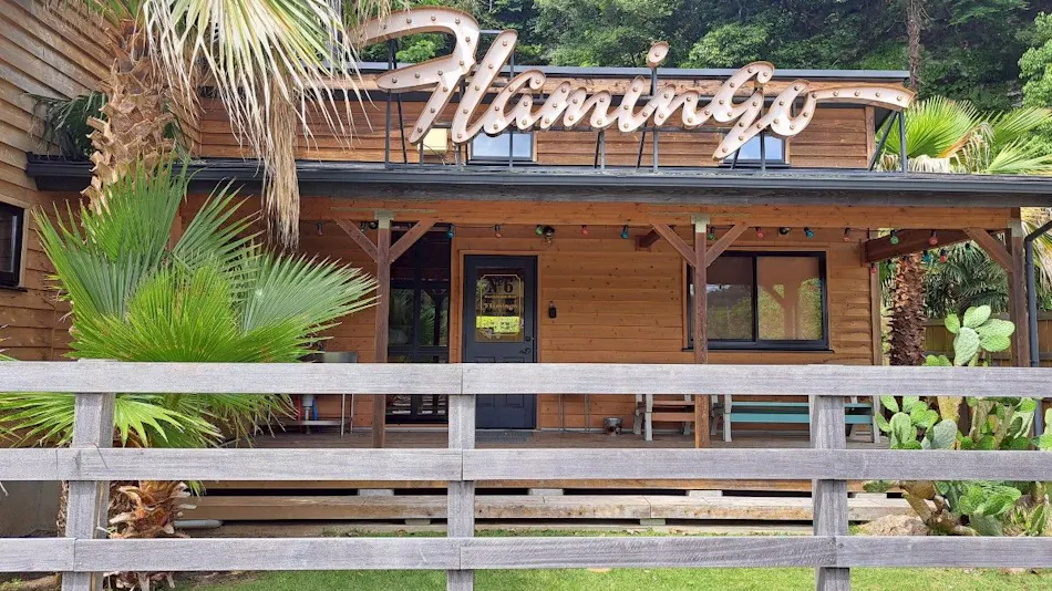 Cottage Flamingo