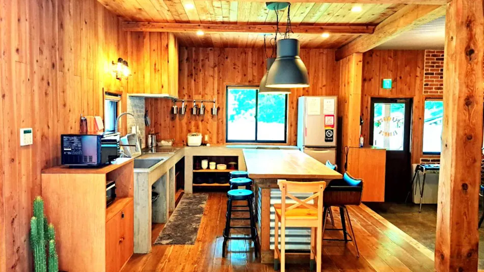 Cottage Flamingo